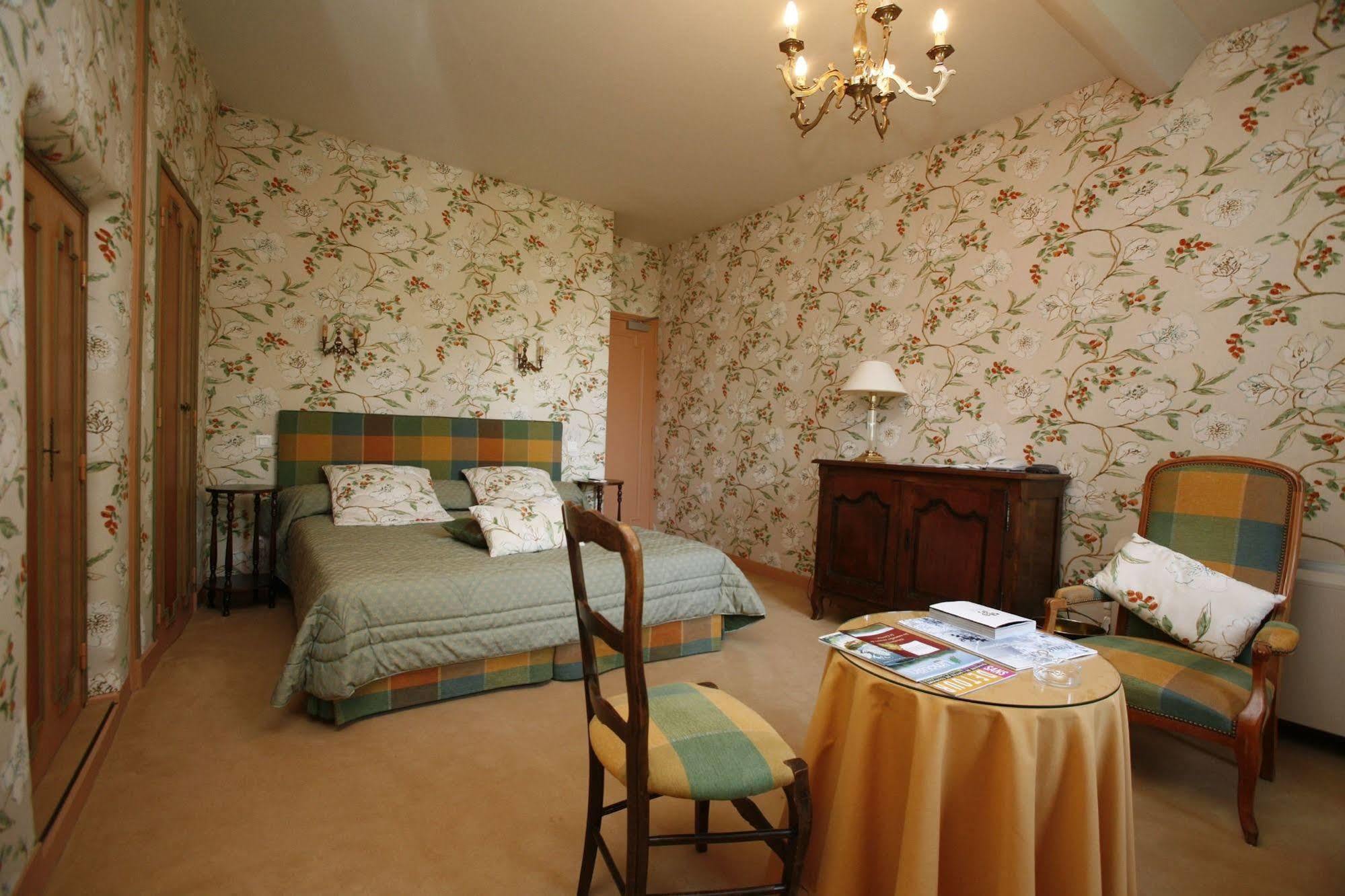 Hotel Chateau De Castel Novel - Les Collectionneurs Varetz Екстериор снимка