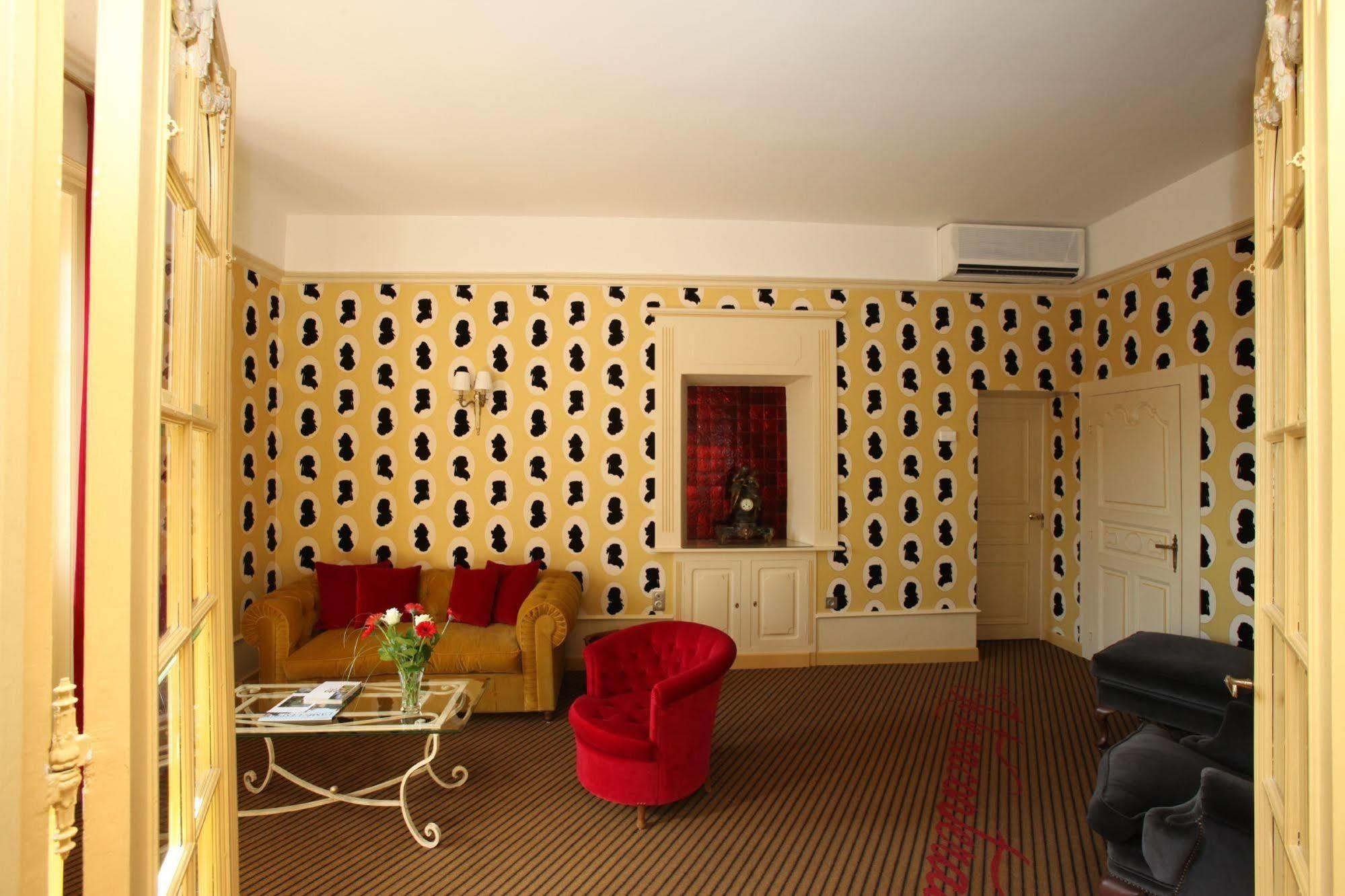 Hotel Chateau De Castel Novel - Les Collectionneurs Varetz Екстериор снимка